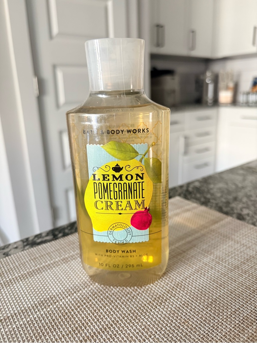 Bath & Body Works Lemon Pomegranate Cream Body Wash - Yellow